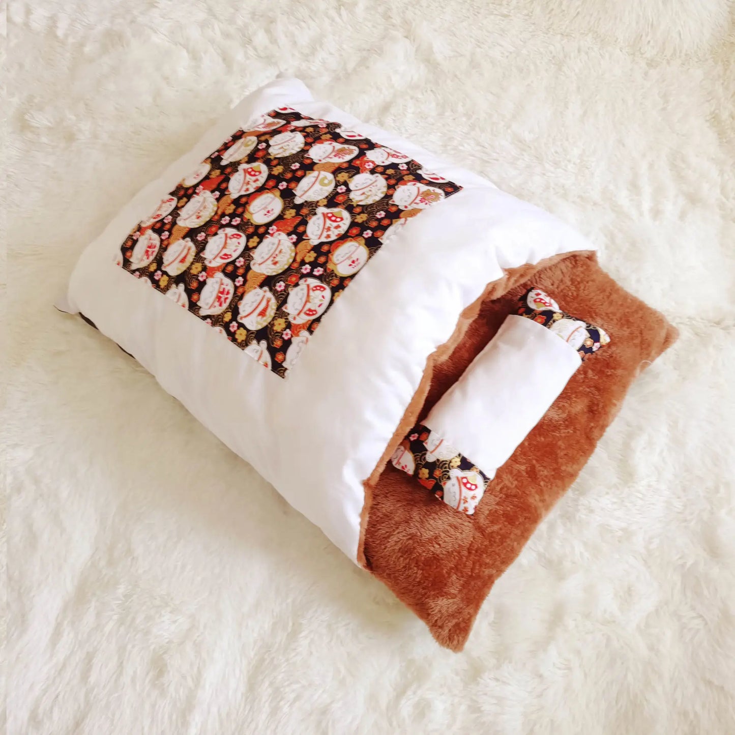 Winter Warm Small Cat Bed Enclosed Sleeping Bag Cozy Pet House with Soft Blanket, Deep Sleep Dog & Cat Cave Pet Nest 45x30cm