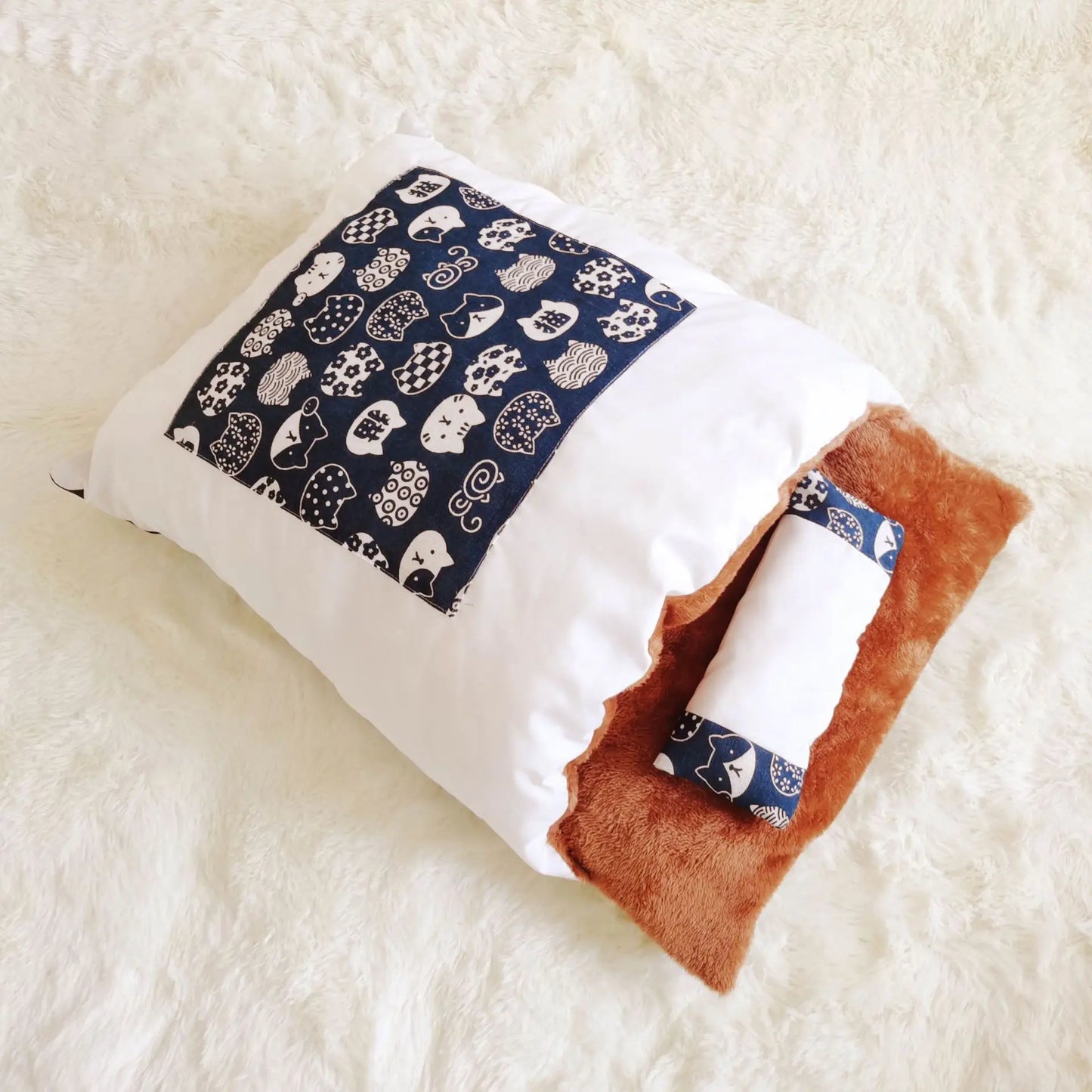 Winter Warm Small Cat Bed Enclosed Sleeping Bag Cozy Pet House with Soft Blanket, Deep Sleep Dog & Cat Cave Pet Nest 45x30cm